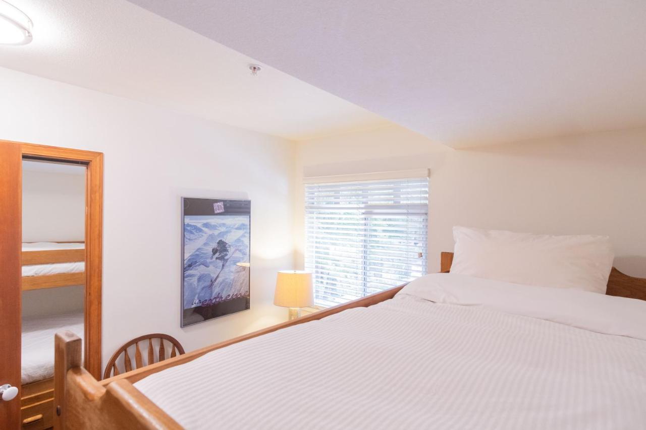 Sunpath By Outpost Whistler Villa Bagian luar foto