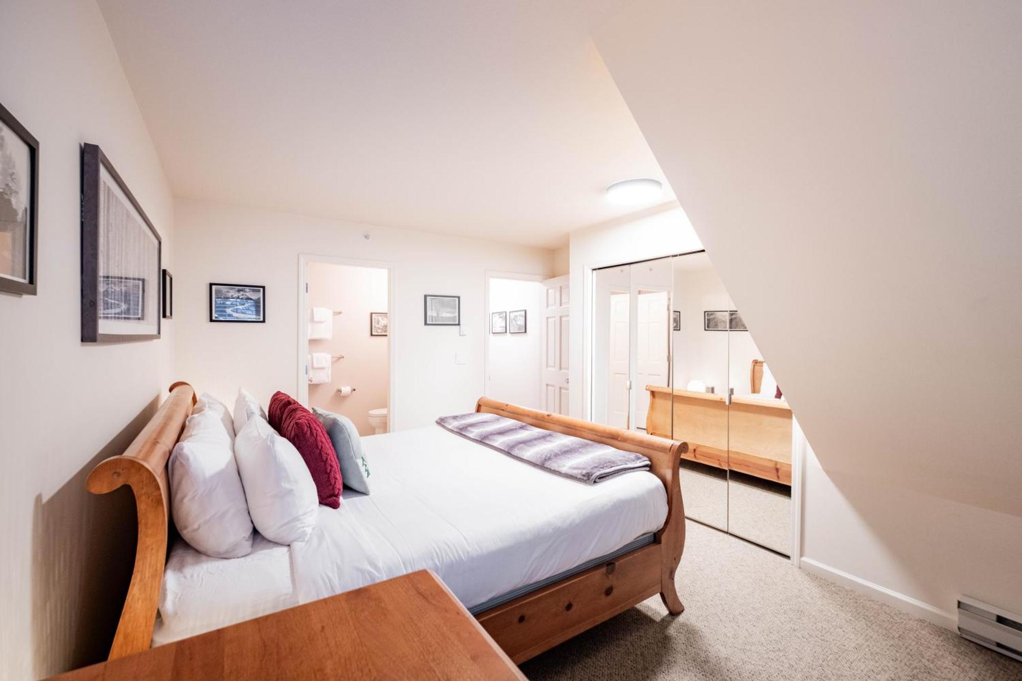 Sunpath By Outpost Whistler Villa Bagian luar foto