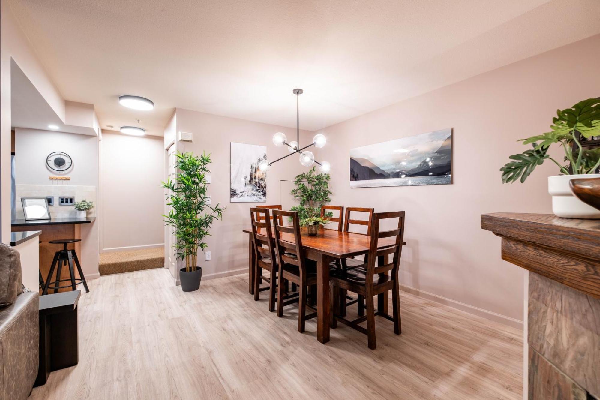 Sunpath By Outpost Whistler Villa Bagian luar foto