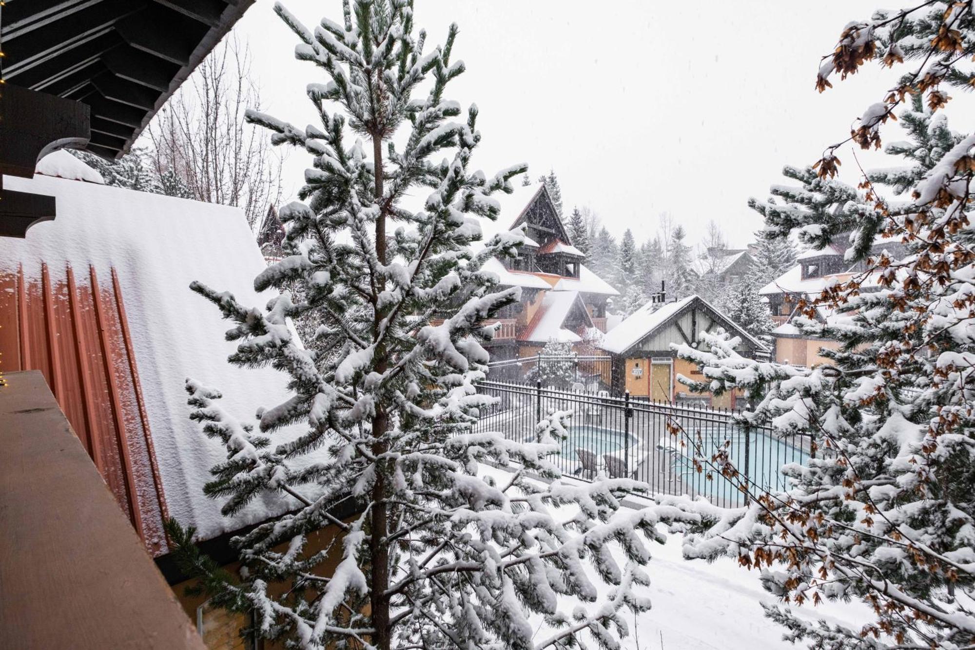 Sunpath By Outpost Whistler Villa Bagian luar foto
