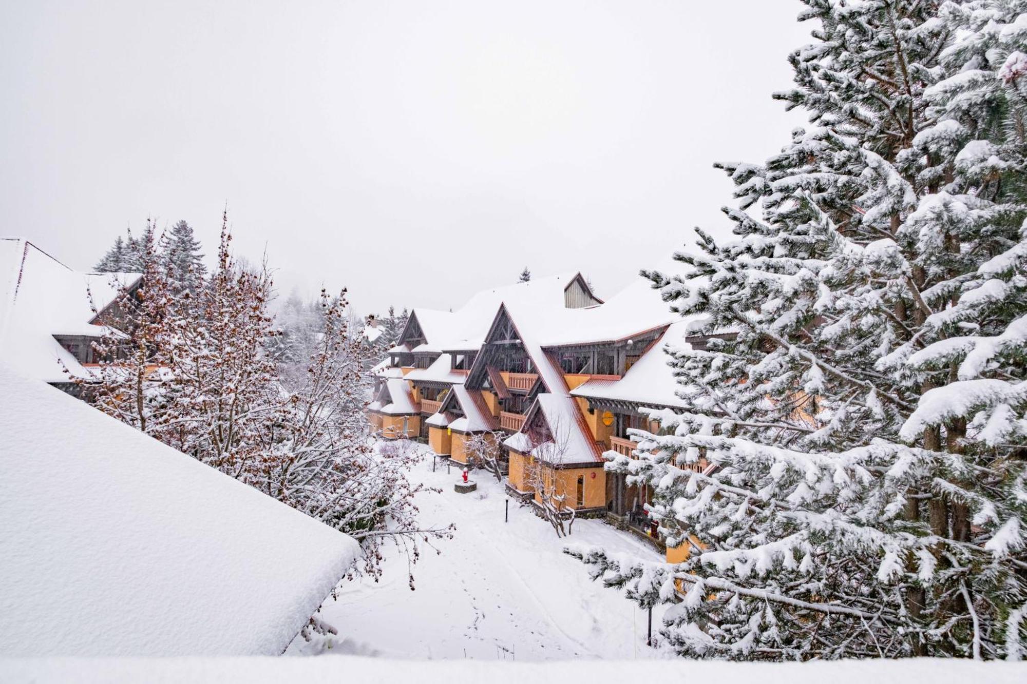 Sunpath By Outpost Whistler Villa Bagian luar foto