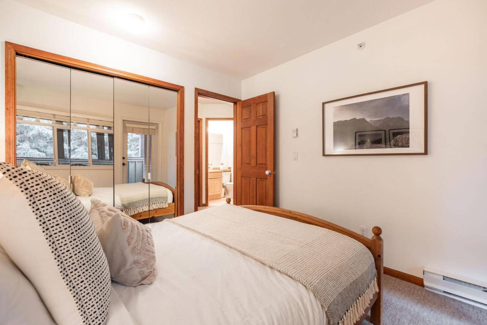 Sunpath By Outpost Whistler Villa Bagian luar foto