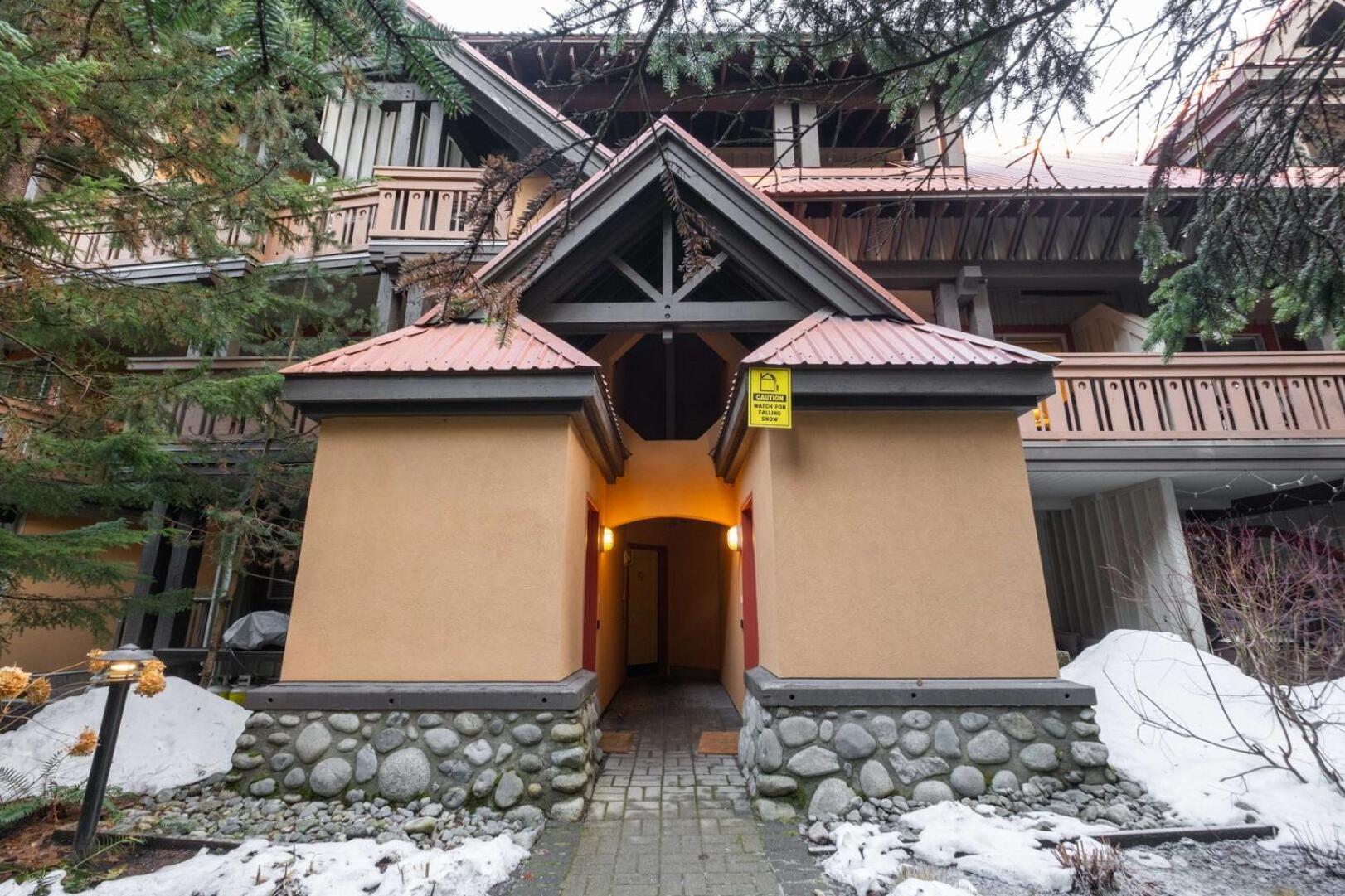 Sunpath By Outpost Whistler Villa Bagian luar foto